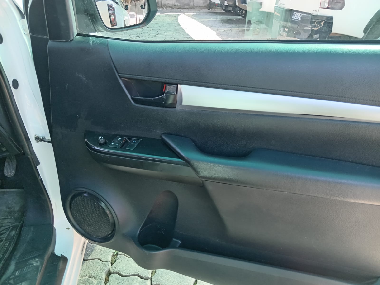 
								Toyota Hilux 2.4GD Single cab low base full									