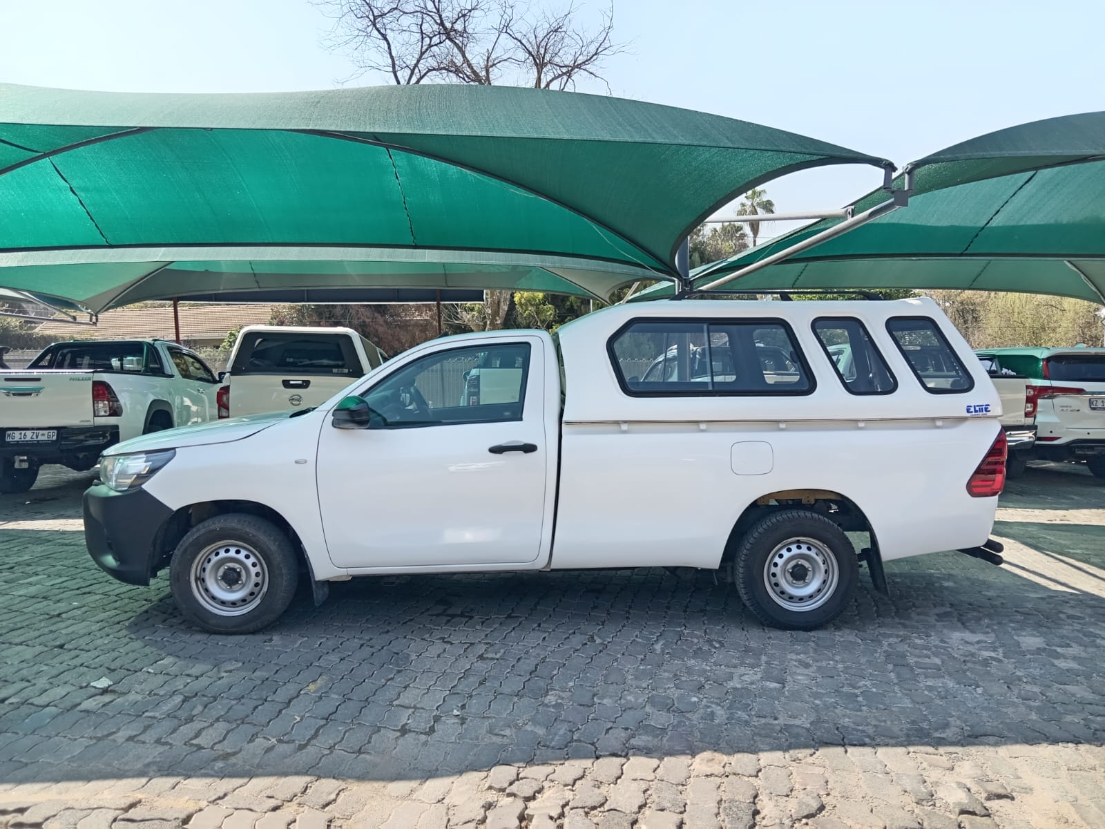 
								Toyota Hilux 2.4GD Single cab low base full									