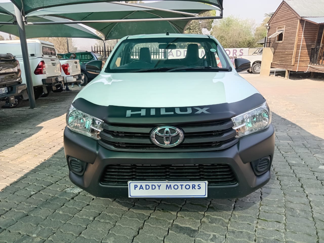 
								Toyota Hilux 2.0 VVTI Single cab low base. full									
