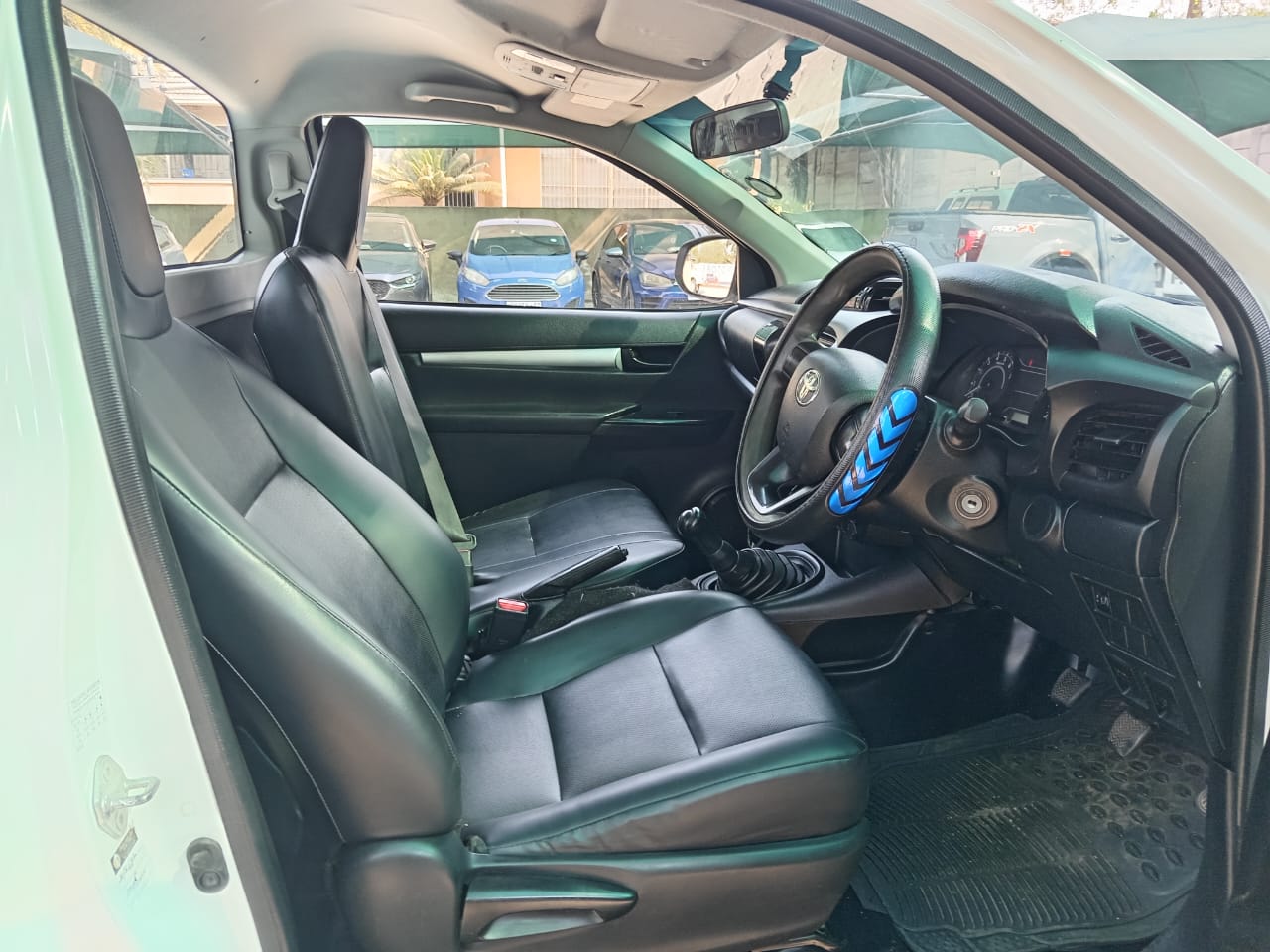 
								Toyota Hilux 2.0 VVTI Single cab low base. full									