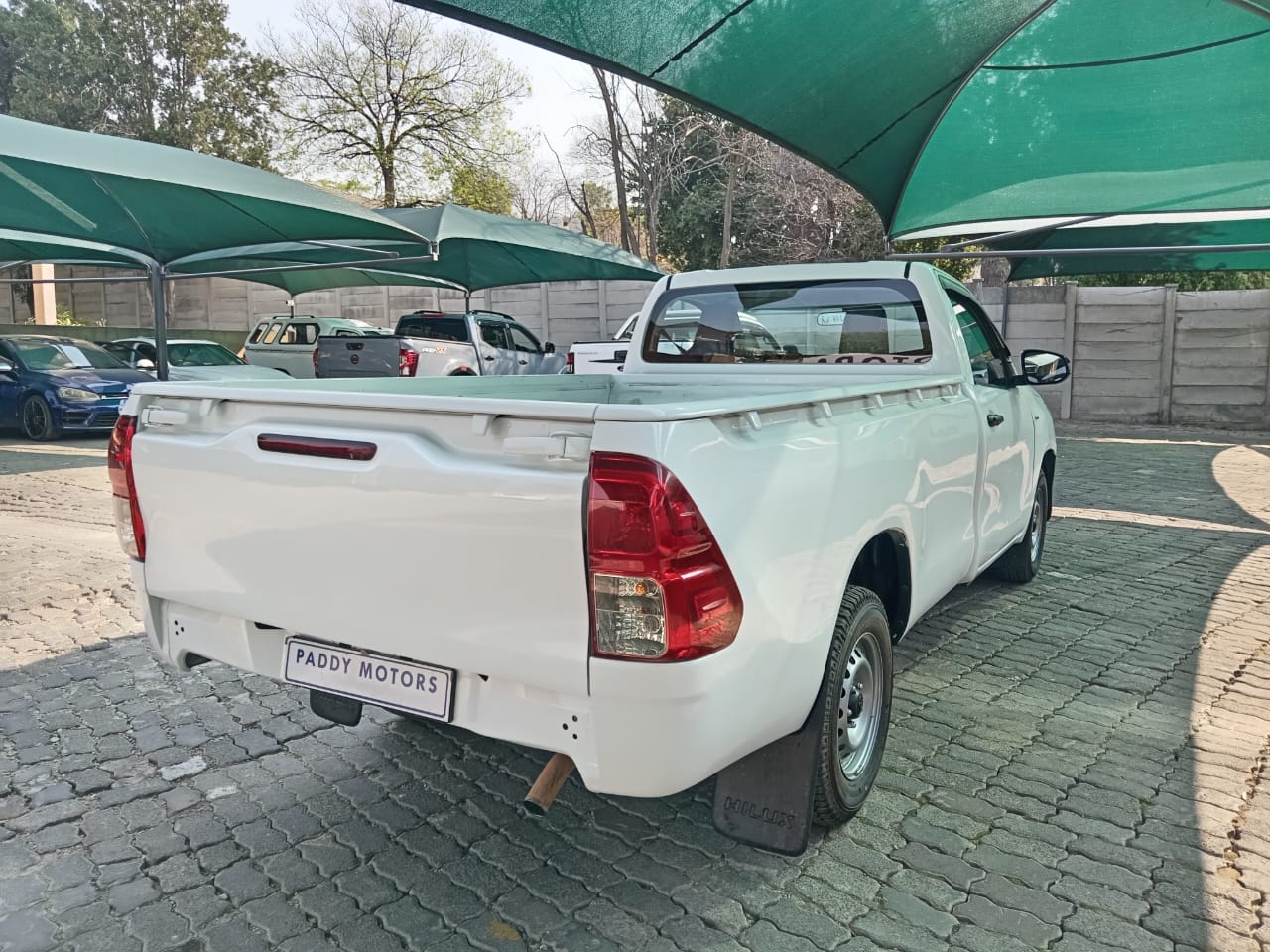
								Toyota Hilux 2.0 VVTI Single cab low base. full									