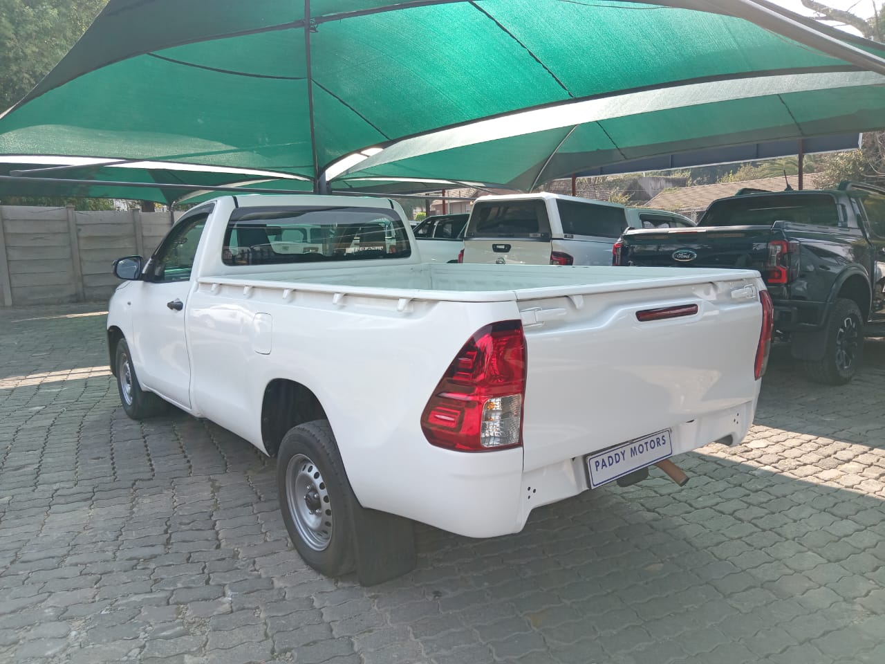 
								Toyota Hilux 2.0 VVTI Single cab low base. full									