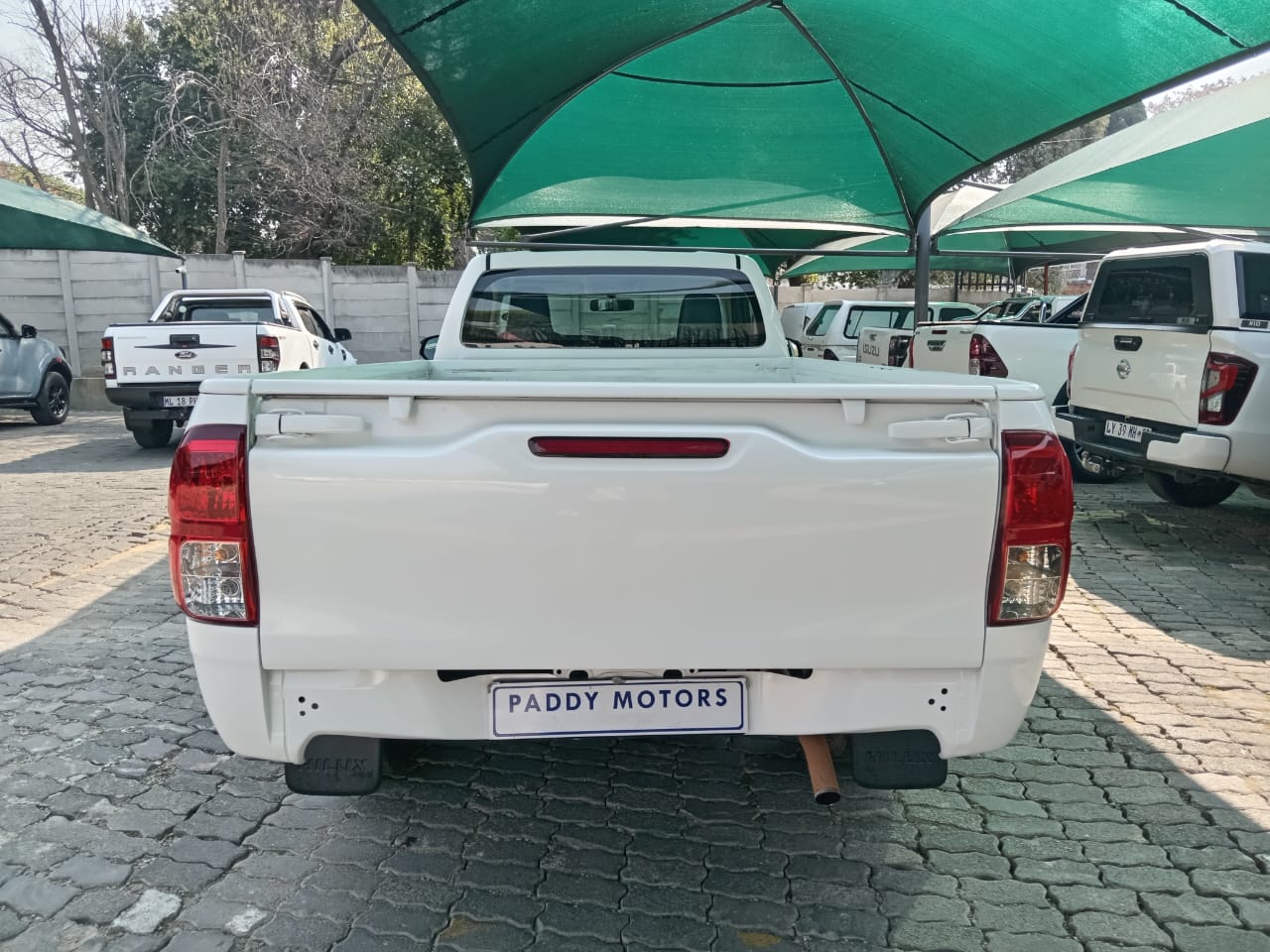 
								Toyota Hilux 2.0 VVTI Single cab low base. full									