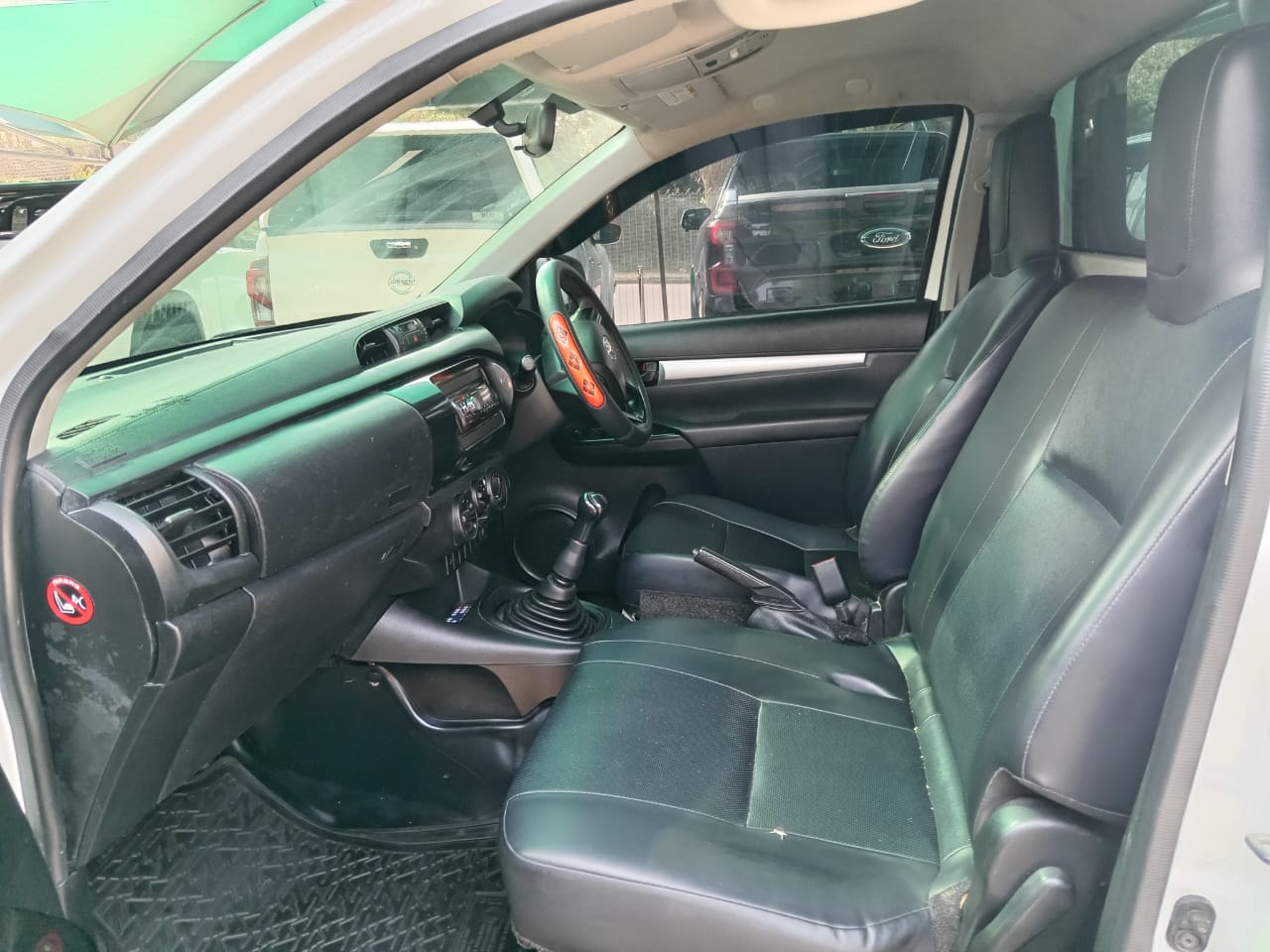 
								Toyota Hilux 2.4GD Single cab low base full									