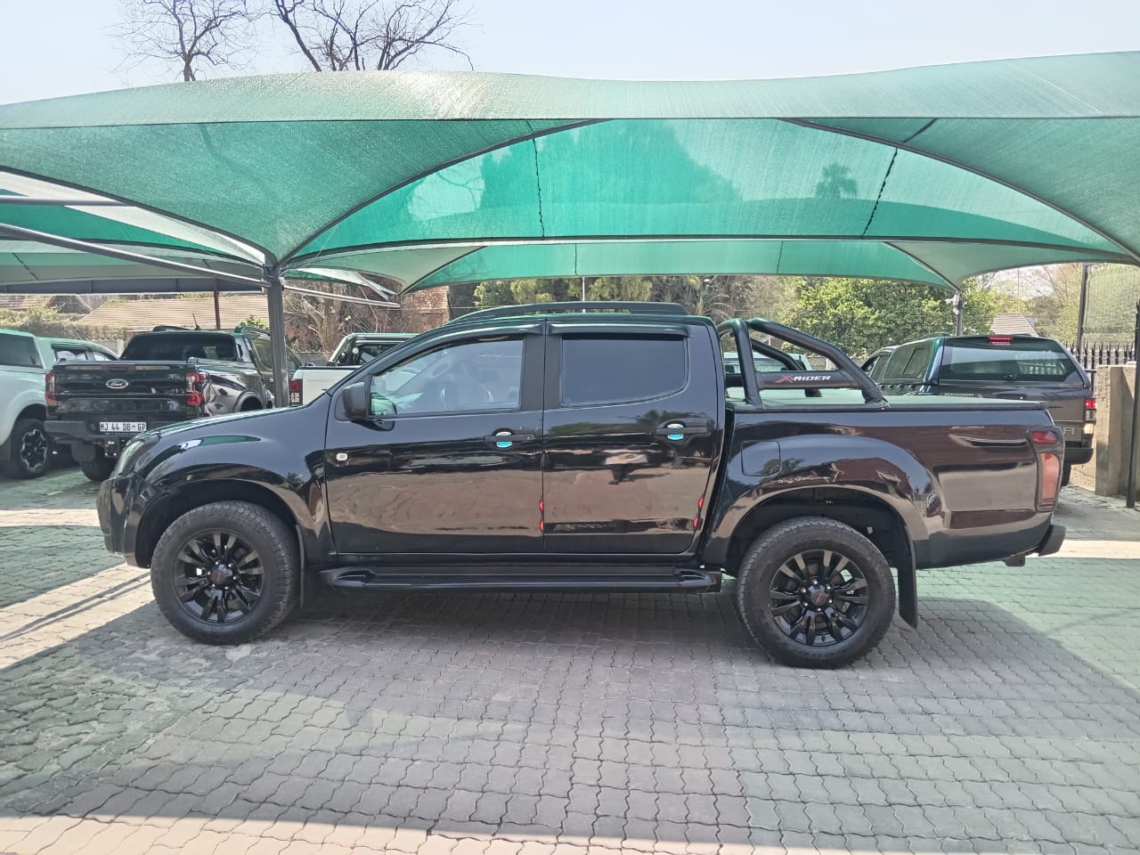 
								Isuzu KB 250 D-max X-rider double cab 4X2 full									