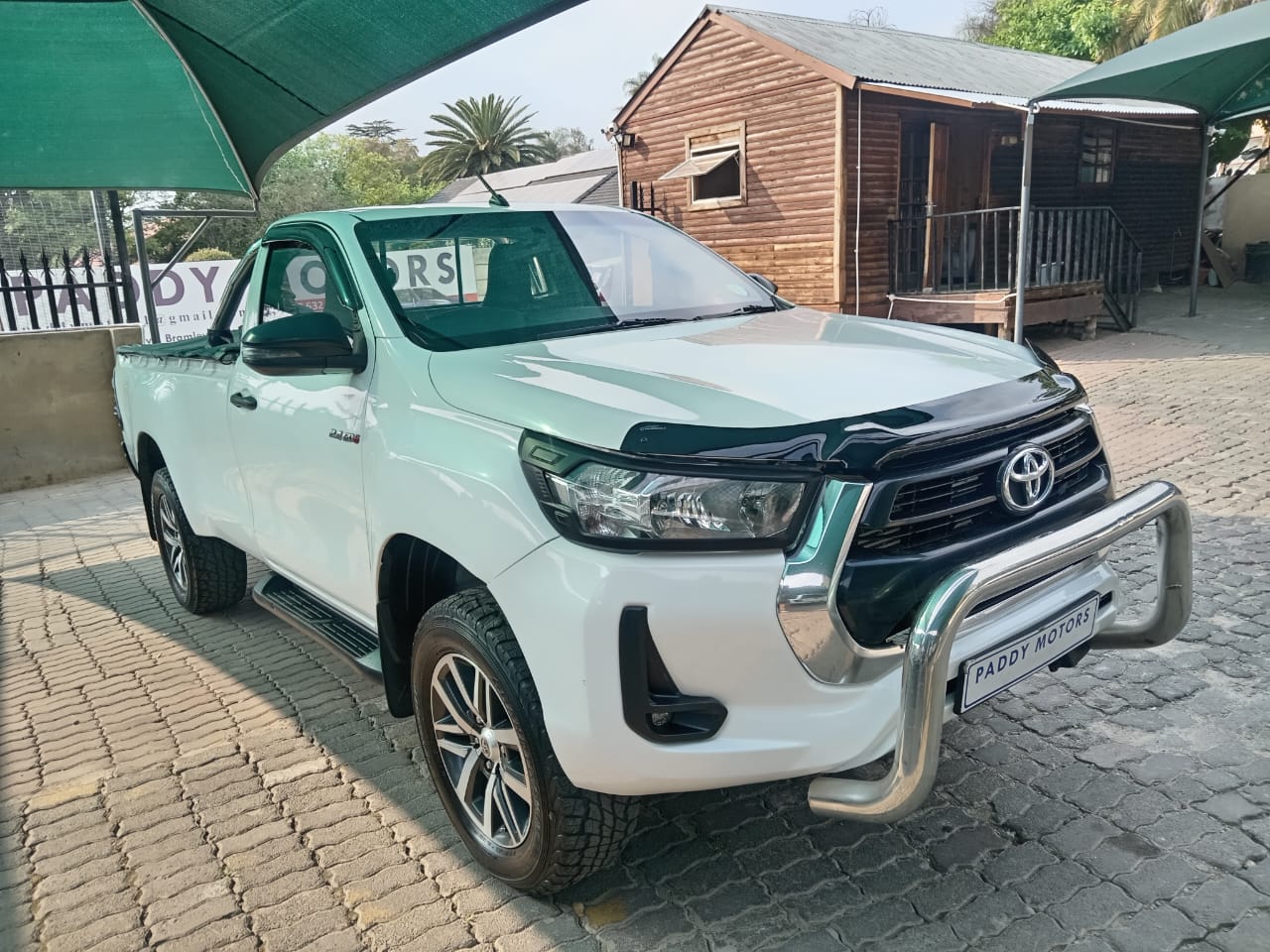 
								Toyota Hilux 2.4GD6 single cab 4X4. full									