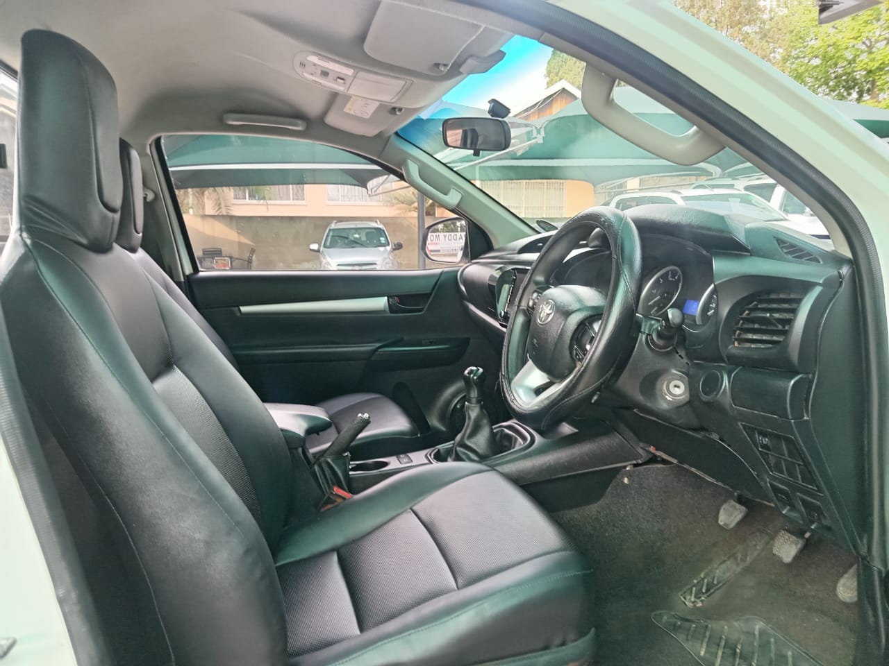 
								Toyota Hilux 2.4GD6 single cab 4X4. full									