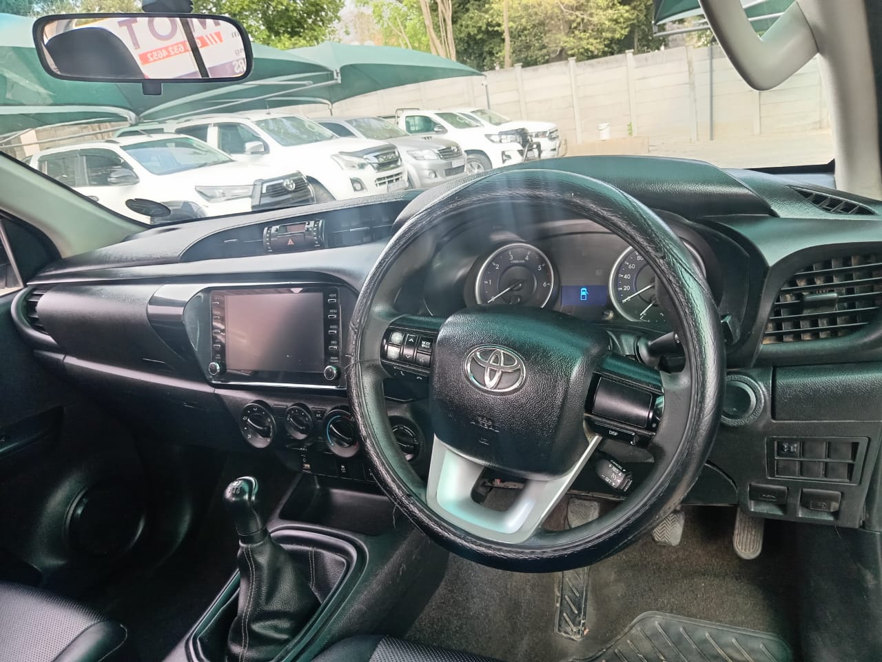 
								Toyota Hilux 2.4GD6 single cab 4X4. full									