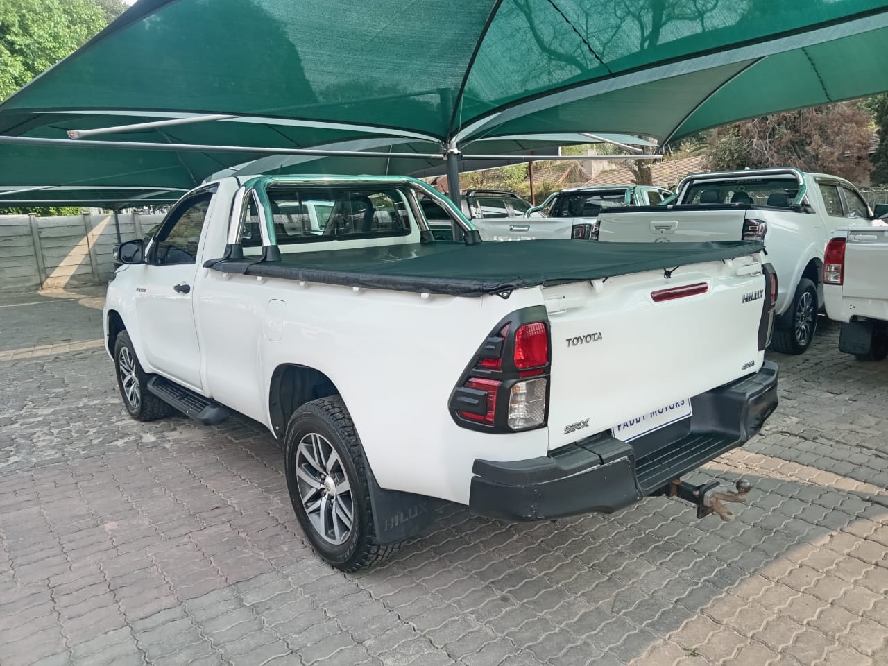 
								Toyota Hilux 2.4GD6 single cab 4X4. full									