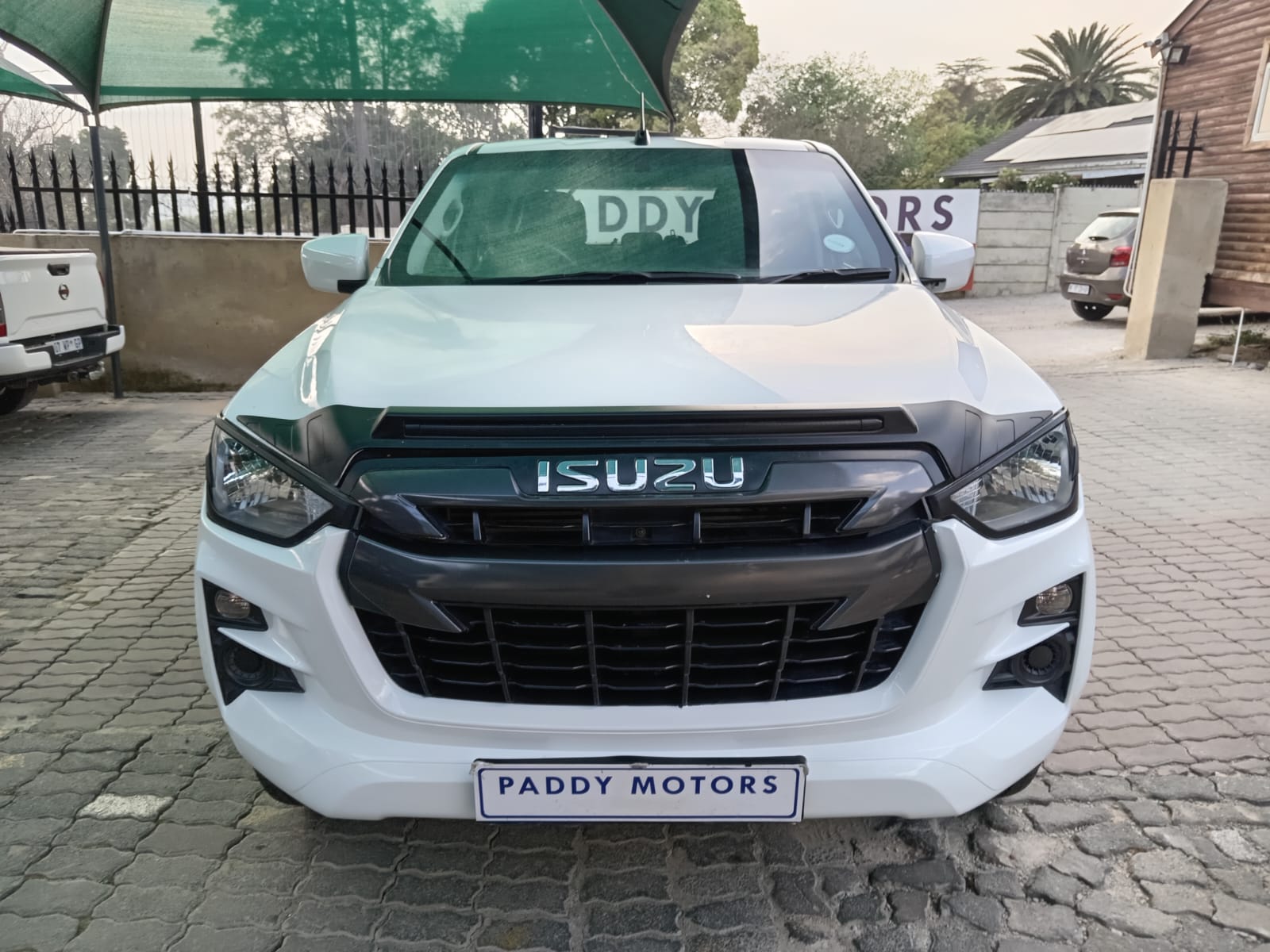 
								Isuzu D-max 1.9 Double cab LS 4X2 full									