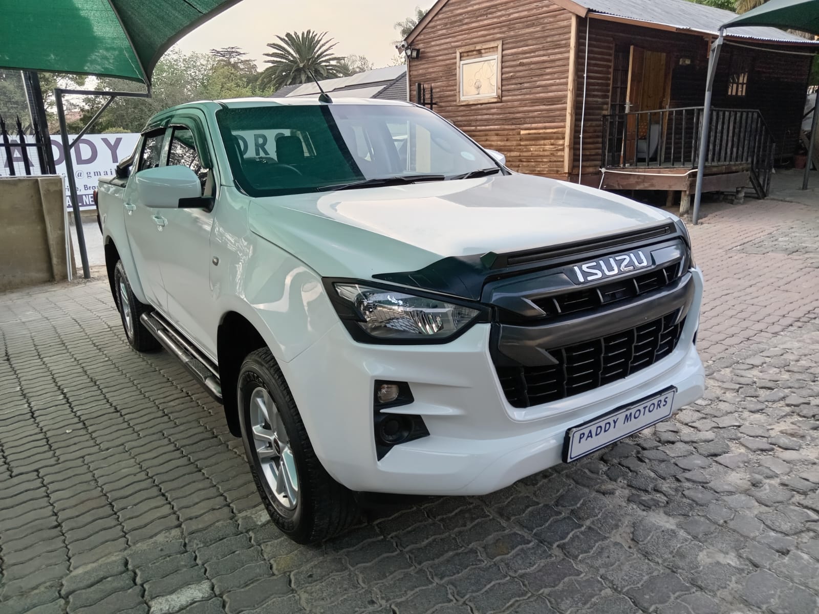 
								Isuzu D-max 1.9 Double cab LS 4X2 full									