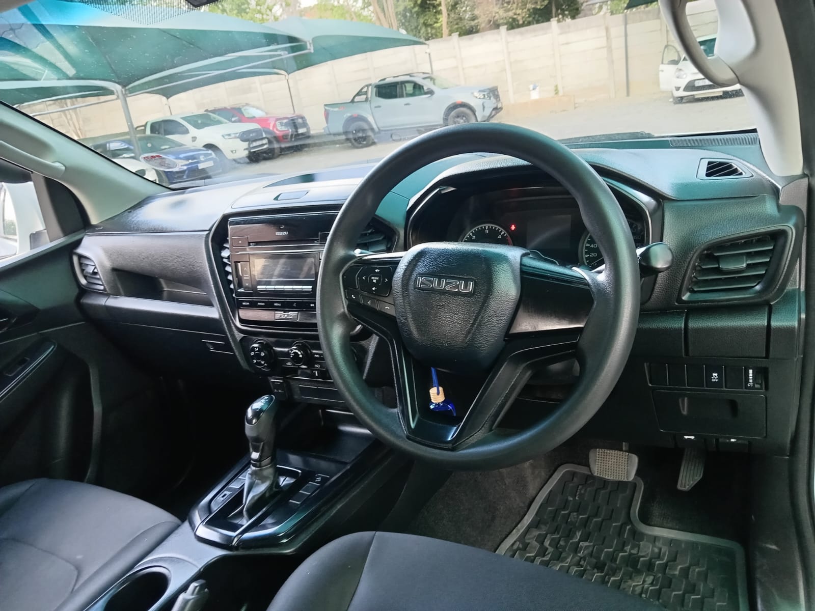 
								Isuzu D-max 1.9 Double cab LS 4X2 full									