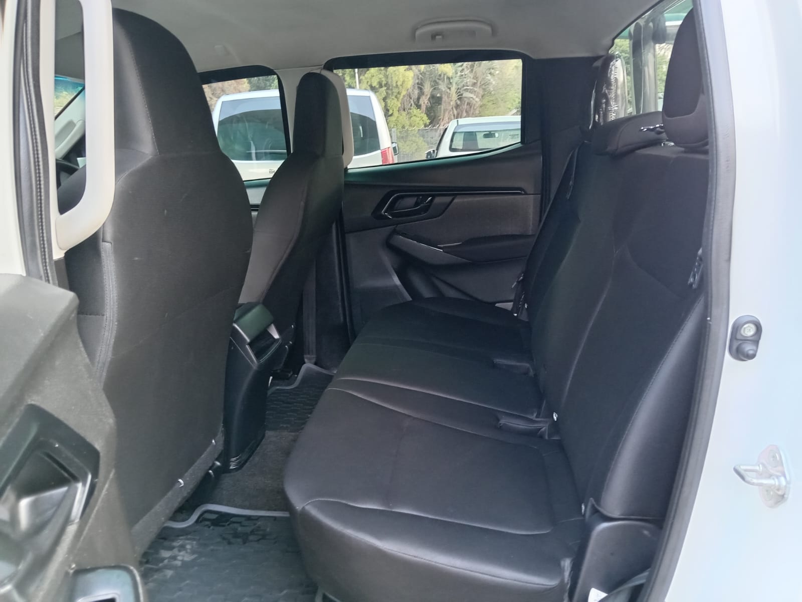 
								Isuzu D-max 1.9 Double cab LS 4X2 full									