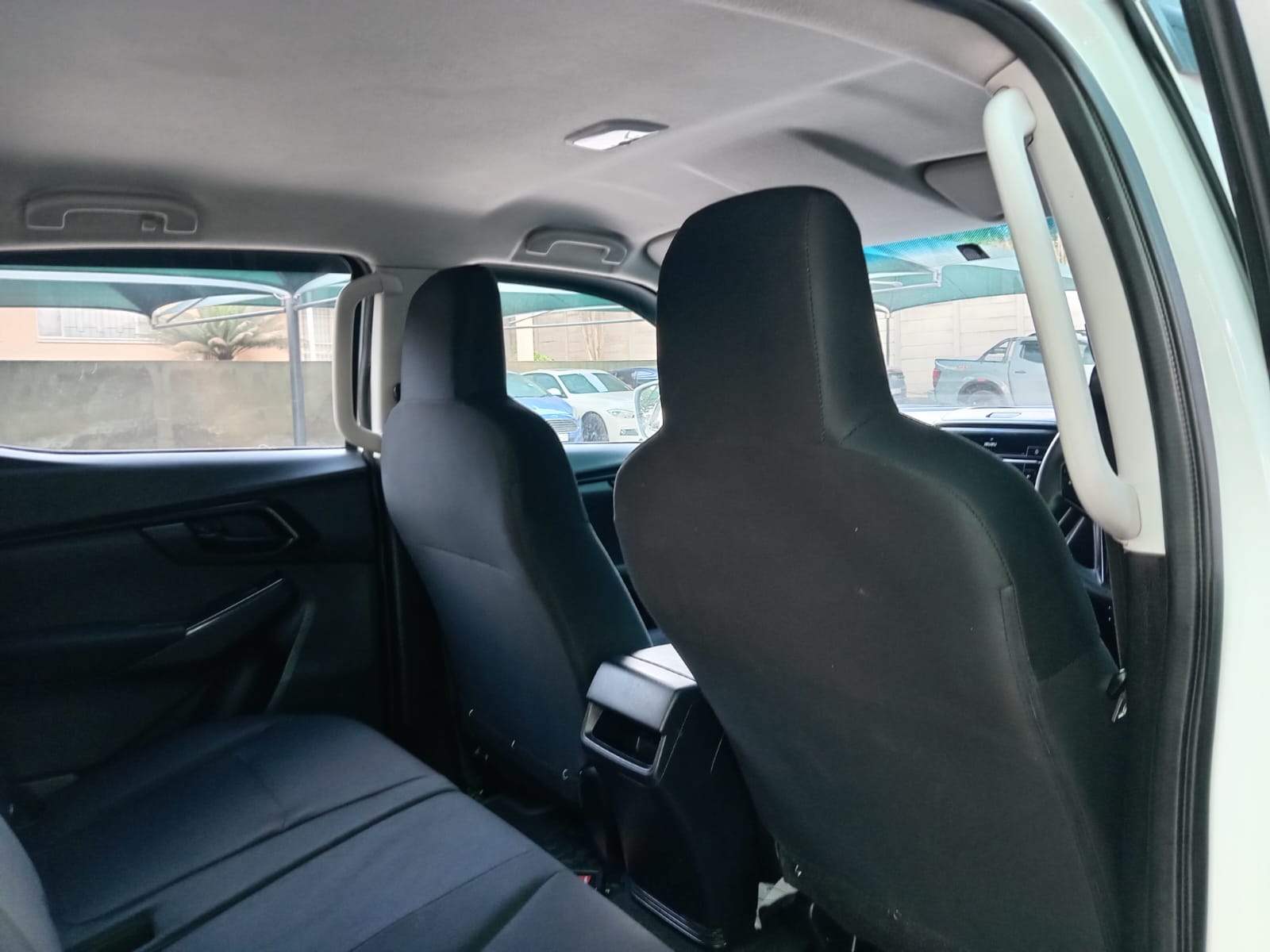 
								Isuzu D-max 1.9 Double cab LS 4X2 full									