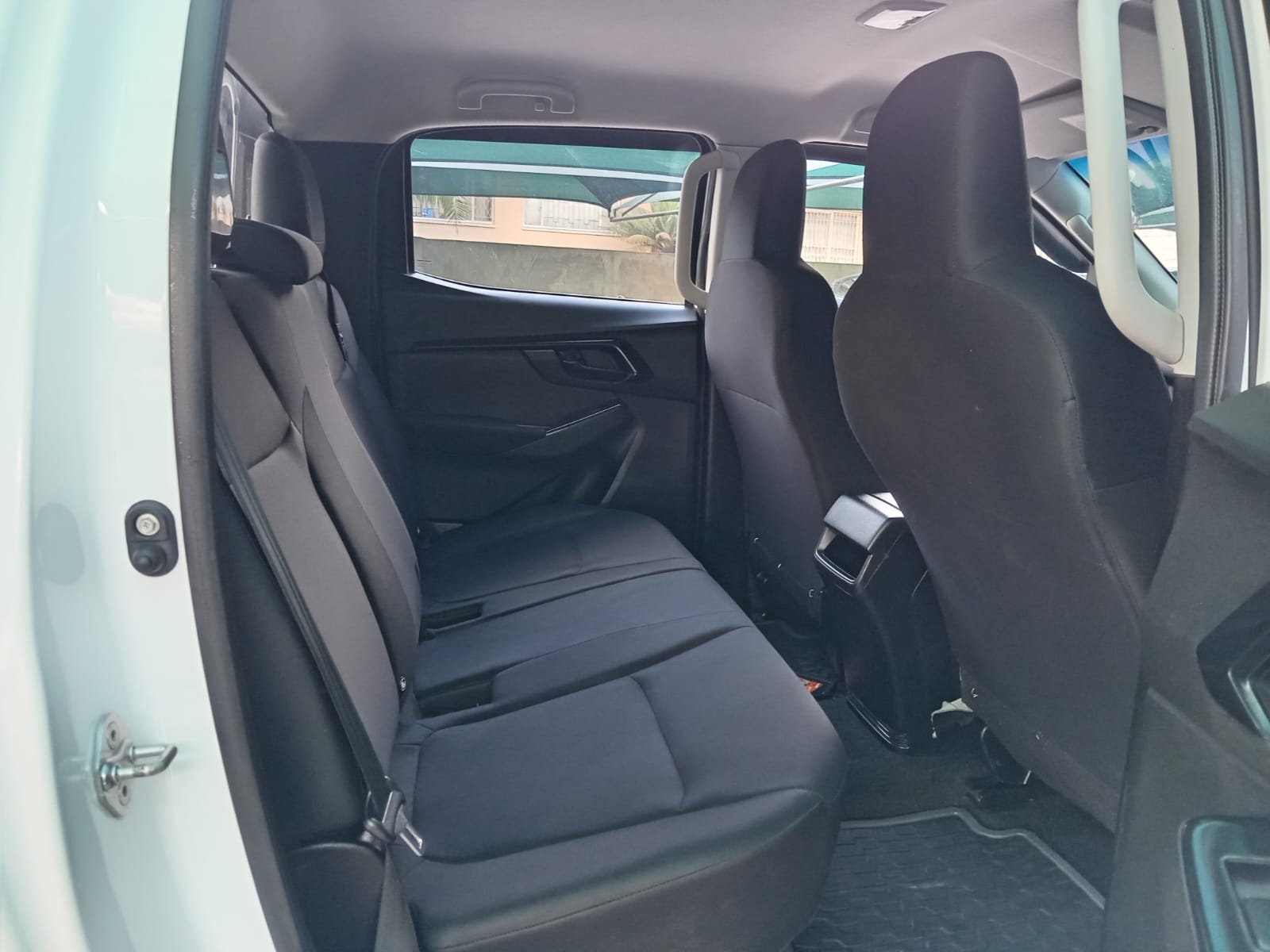 
								Isuzu D-max 1.9 Double cab LS 4X2 full									