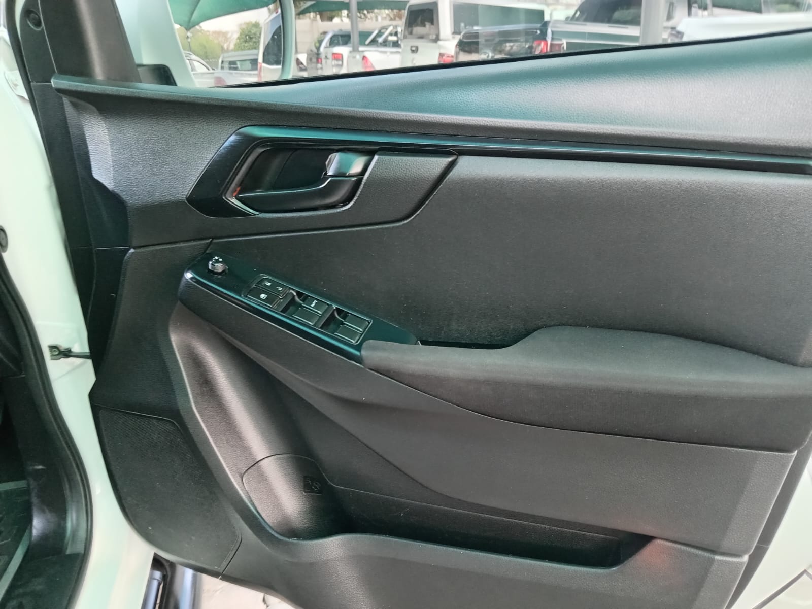 
								Isuzu D-max 1.9 Double cab LS 4X2 full									