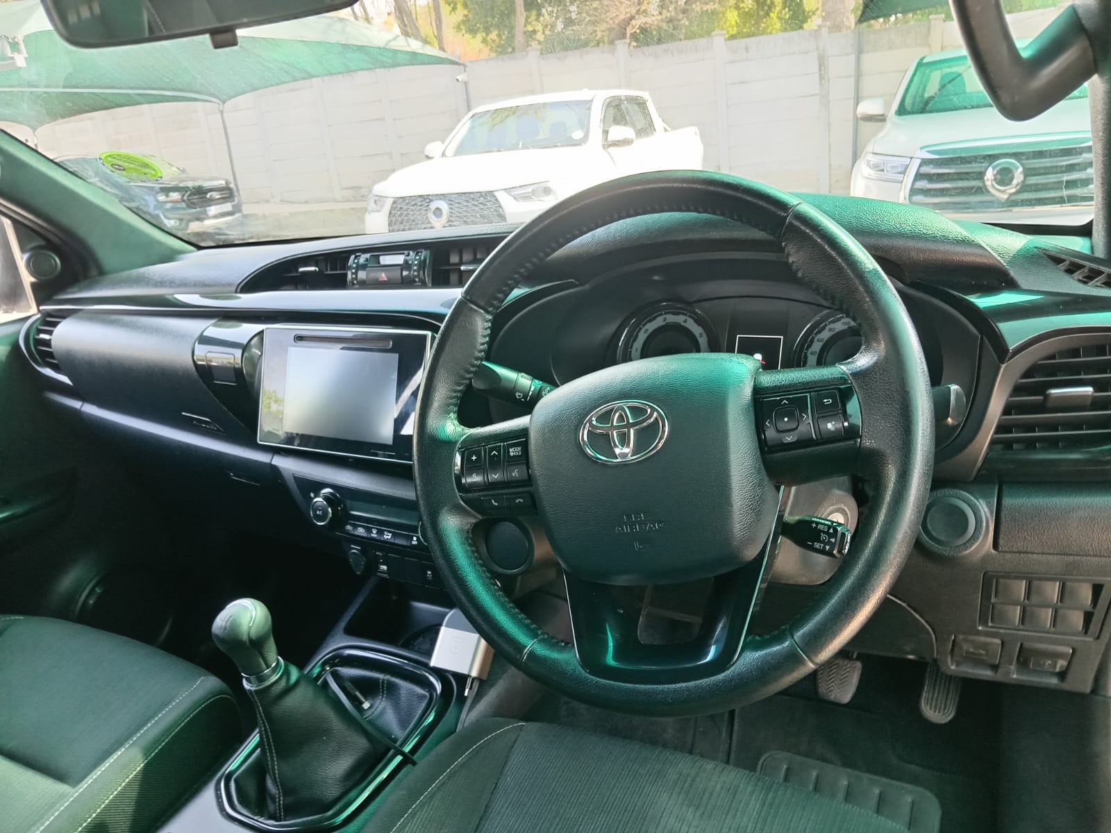 
								Toyota Hilux 2.8 GD6 Double cab 4×2. full									