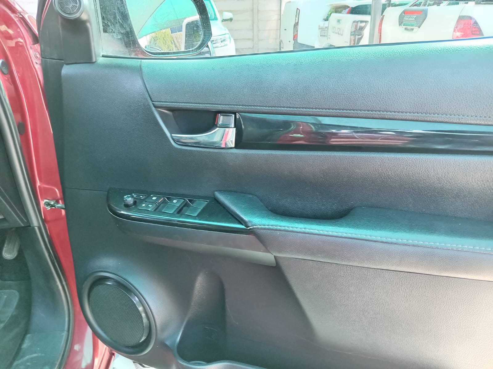 
								Toyota Hilux 2.8 GD6 Double cab 4×2. full									