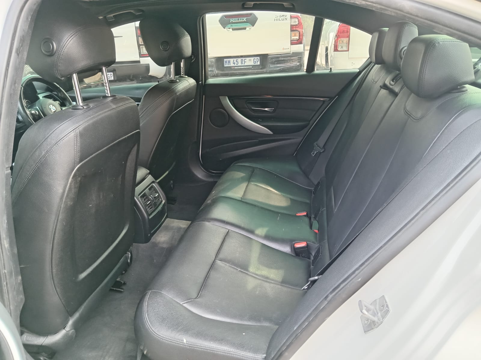 
								BMW 3Series 320d M-sport Sedan full									