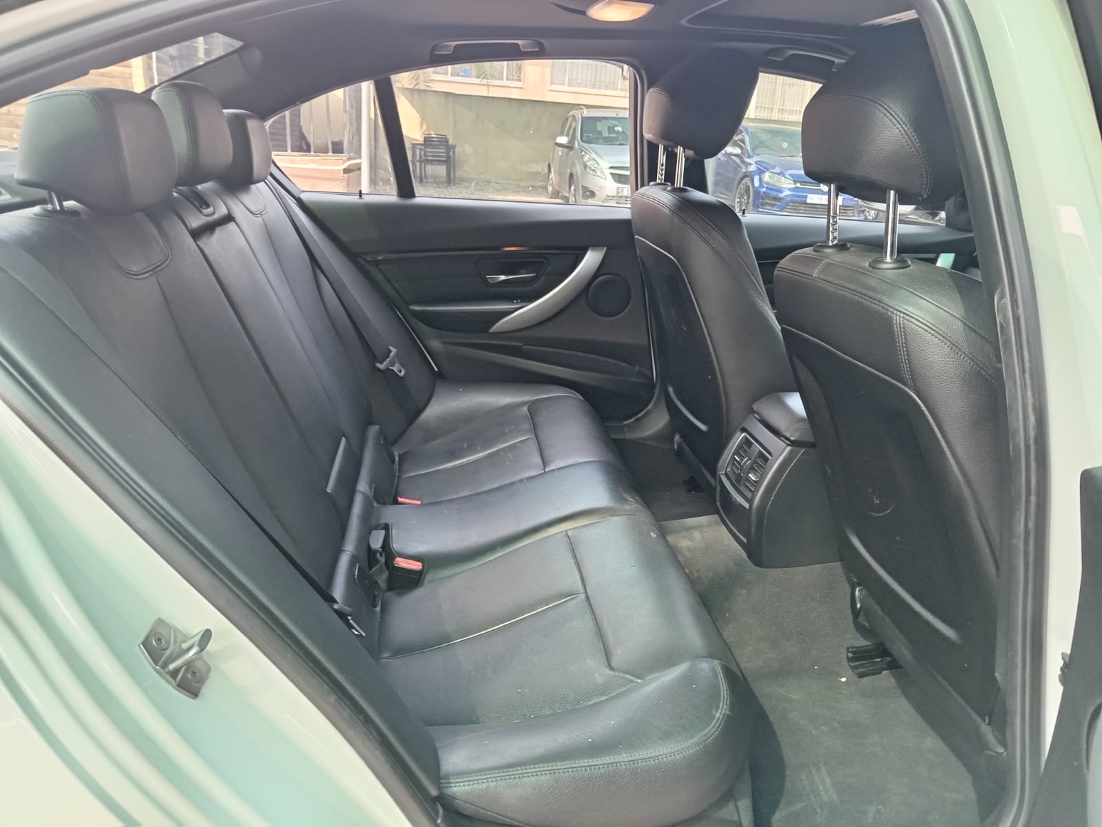 
								BMW 3Series 320d M-sport Sedan full									