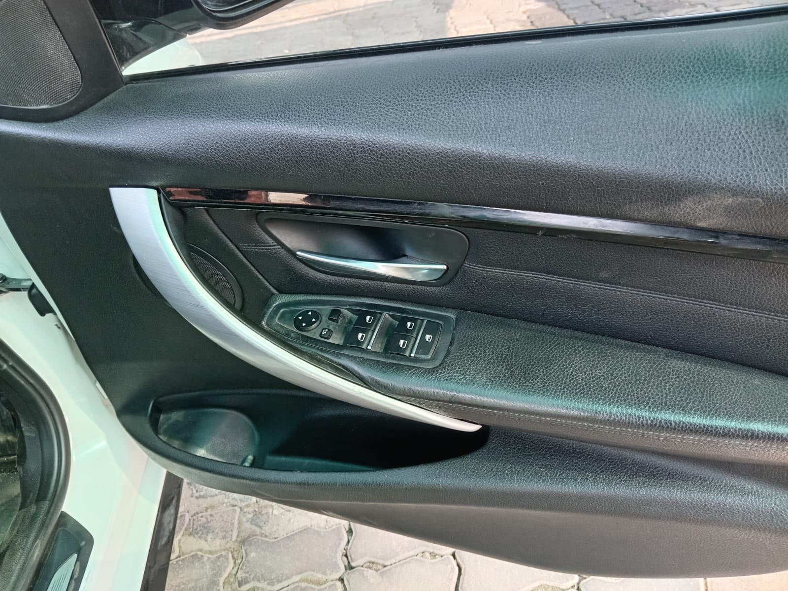 
								BMW 3Series 320d M-sport Sedan full									