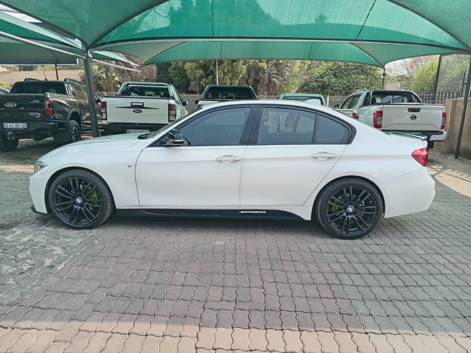 
								BMW 3Series 320d M-sport Sedan full									