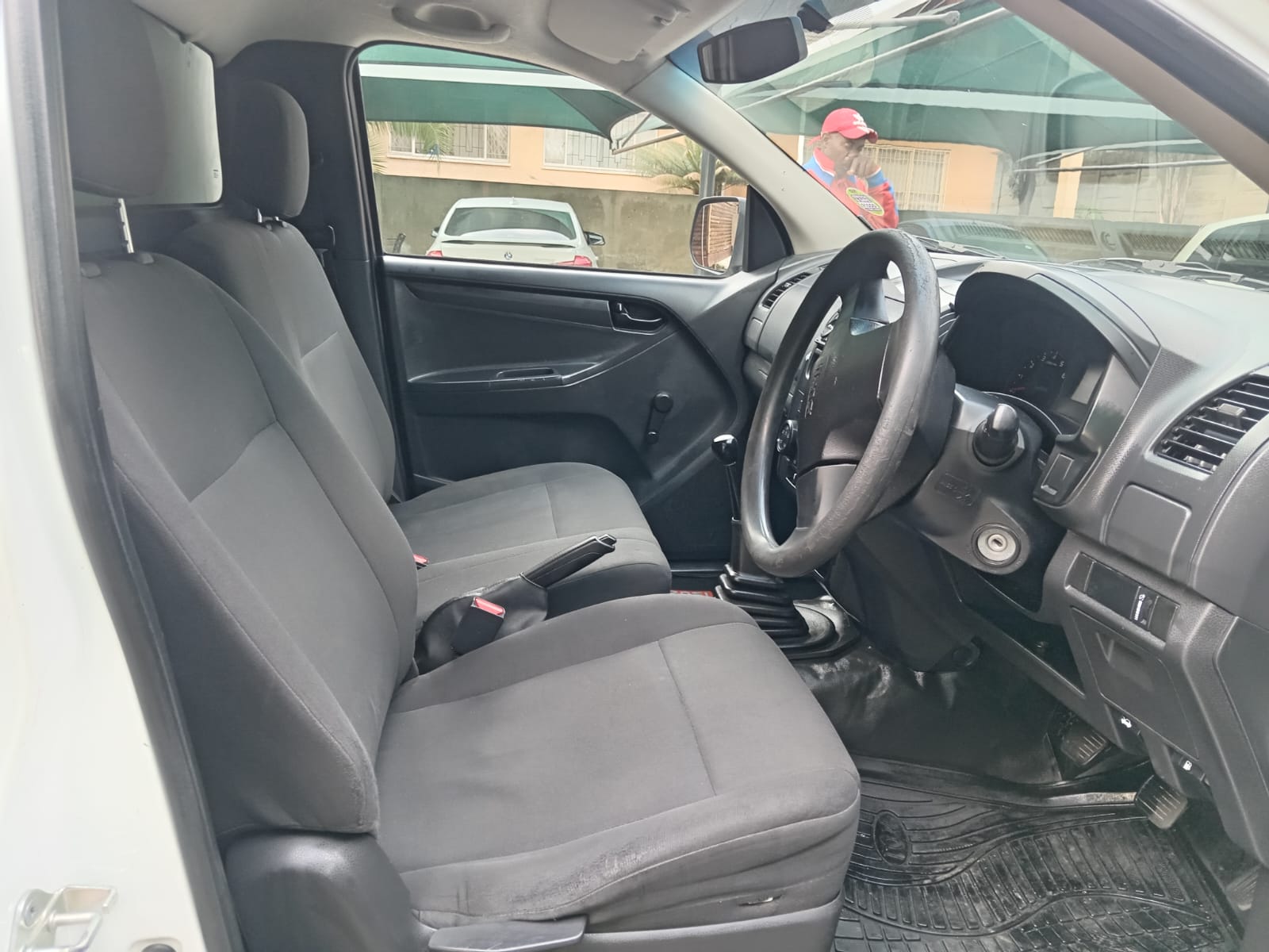 
								Isuzu KB250 Single cab 4×2. full									