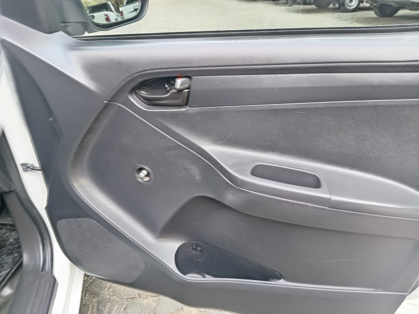 
								Isuzu KB250 Single cab 4×2. full									