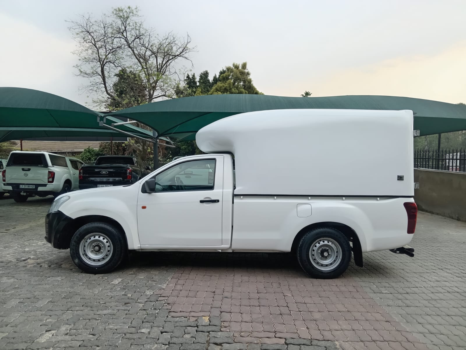 
								Isuzu KB250 Single cab 4×2. full									