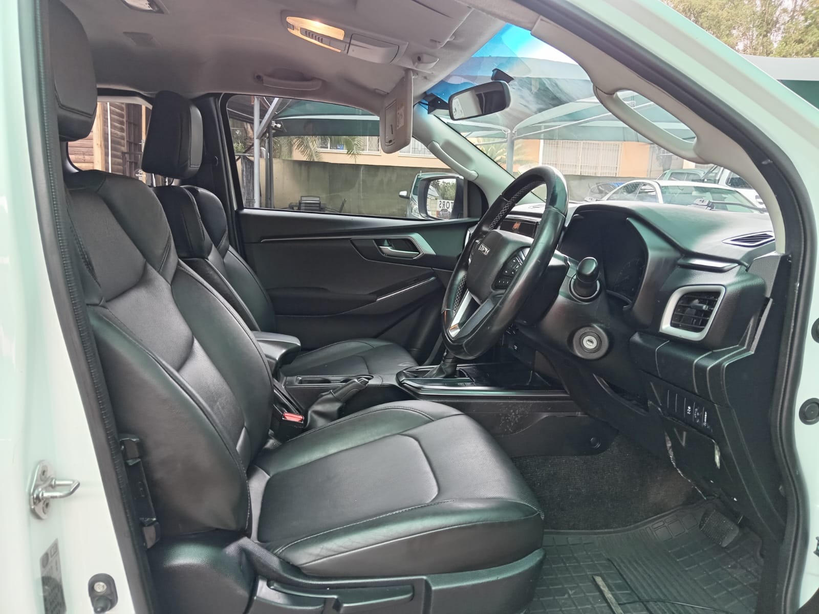 
								Isuzu D-max 1.9 DDI HR LS Double cab full									