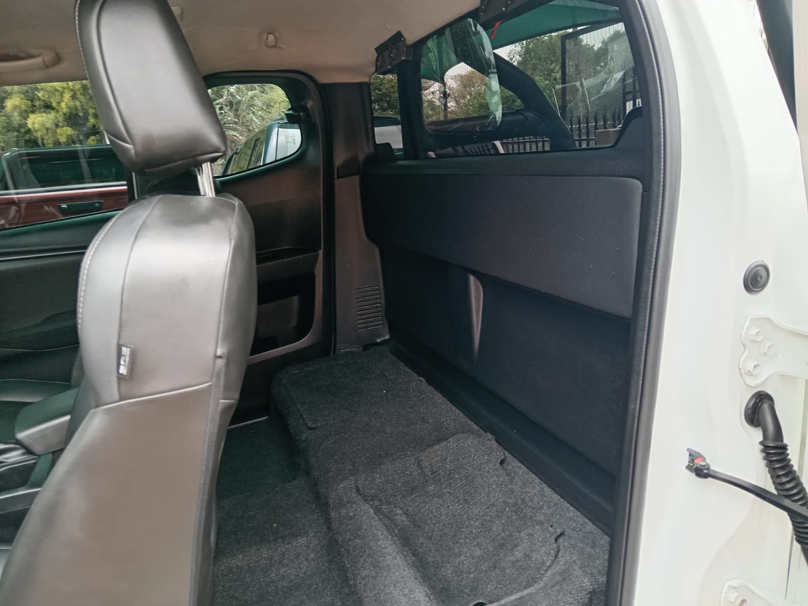 
								Isuzu D-max 1.9 DDI HR LS Double cab full									