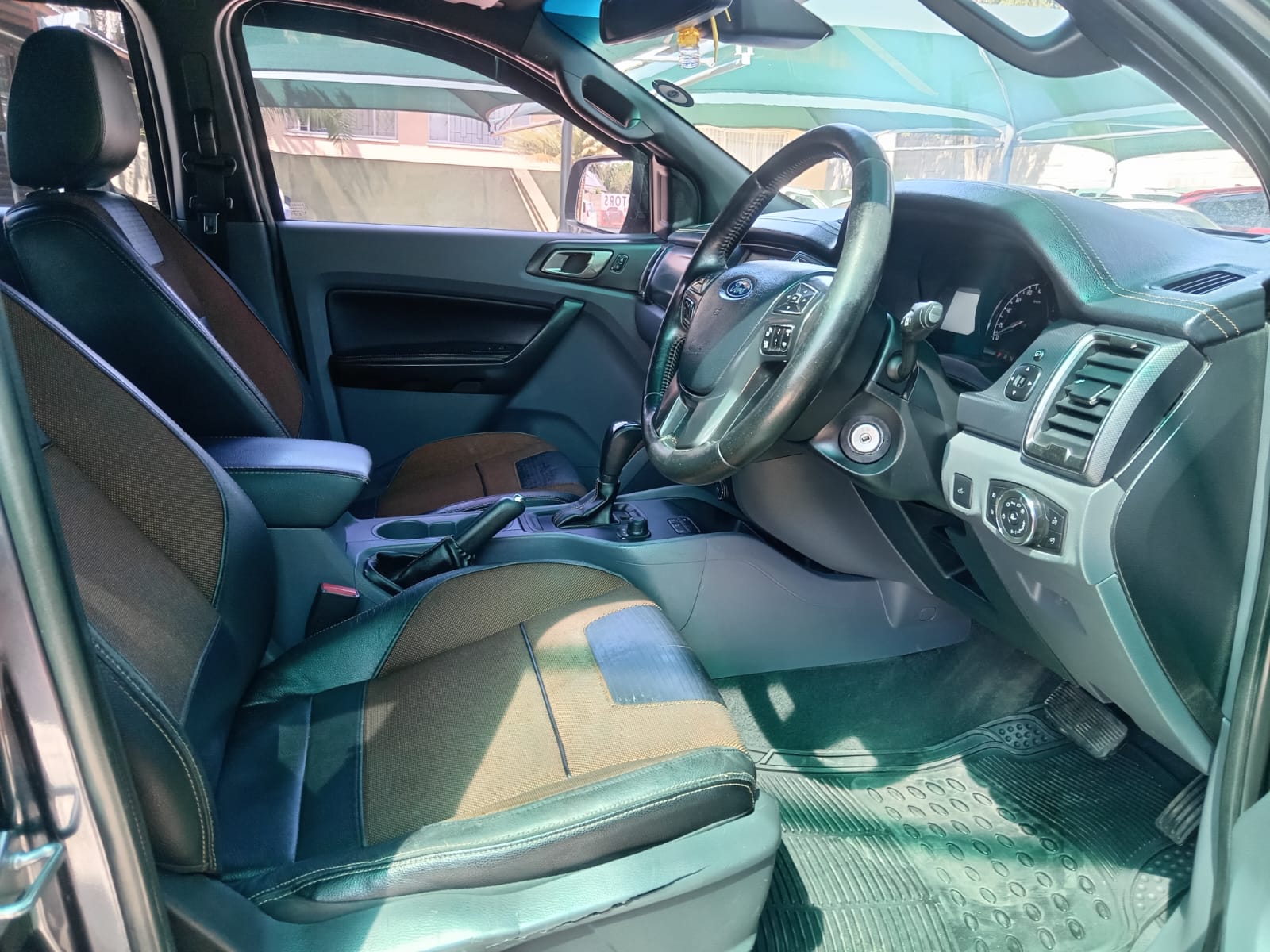 
								Ford ranger 3.2 TDCI double cab wild Trak 4×4 full									