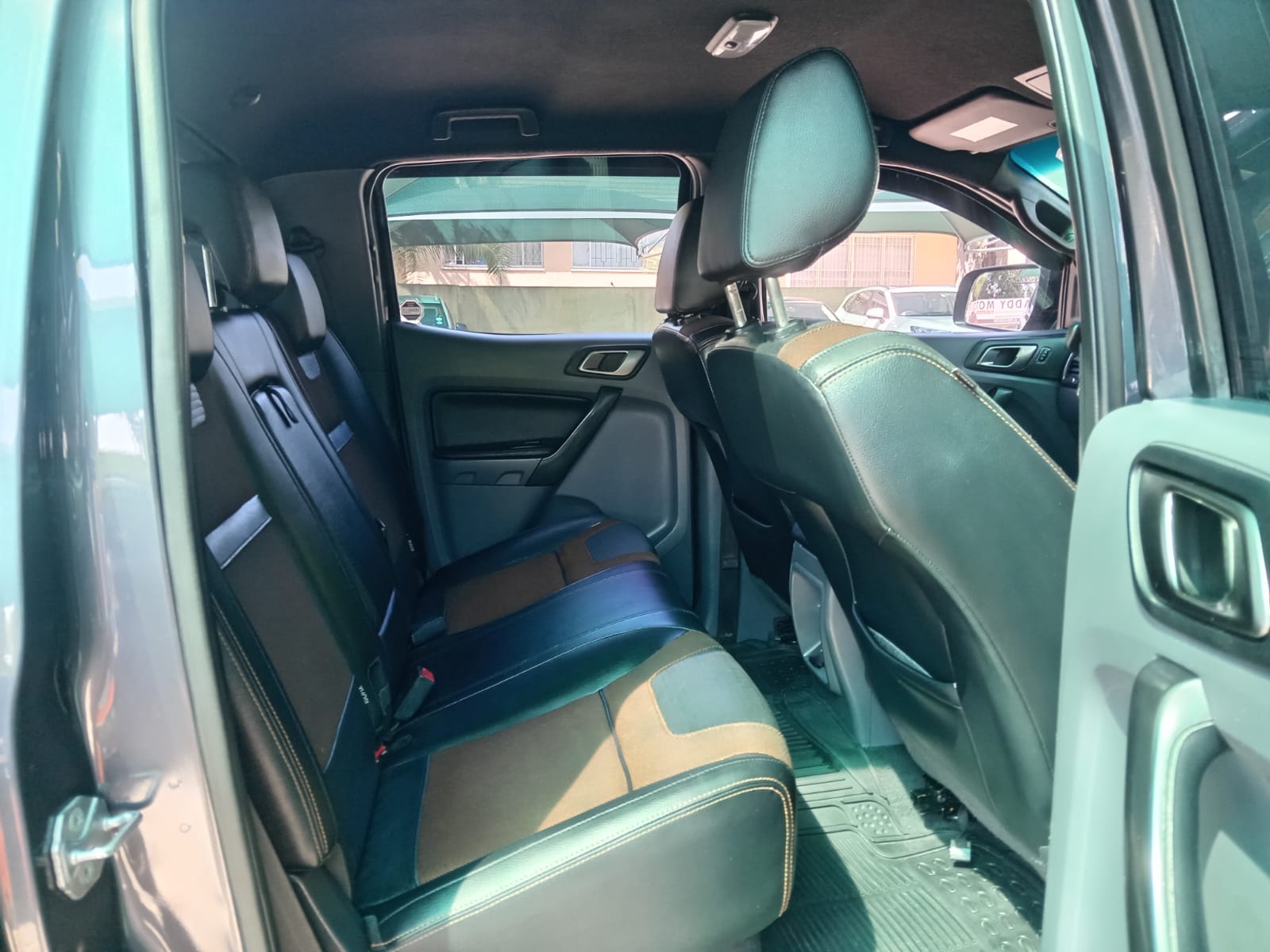 
								Ford ranger 3.2 TDCI double cab wild Trak 4×4 full									