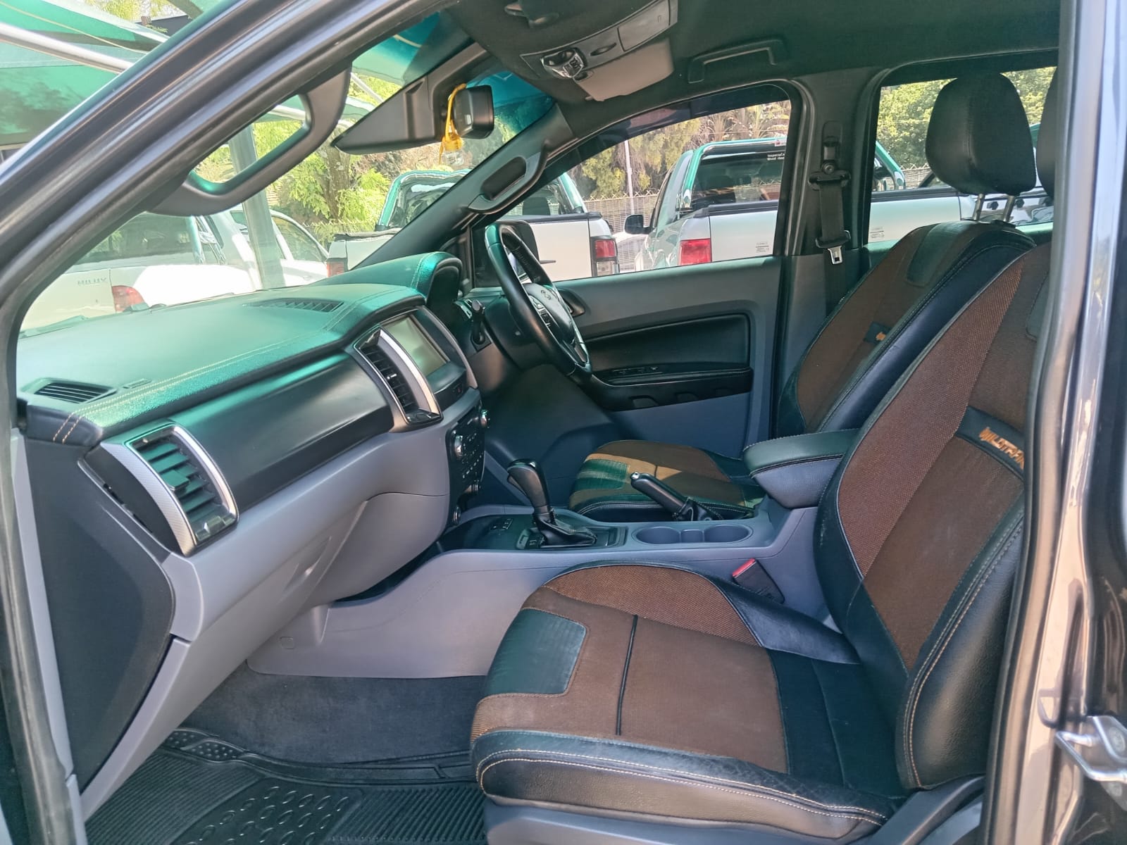 
								Ford ranger 3.2 TDCI double cab wild Trak 4×4 full									