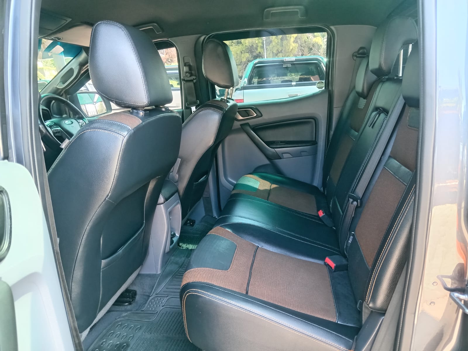 
								Ford ranger 3.2 TDCI double cab wild Trak 4×4 full									