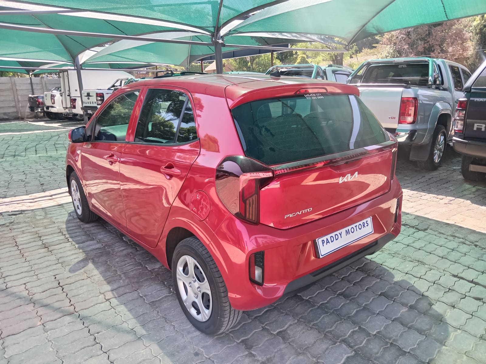 
								Kia Picanto 1.0 hatchback full									