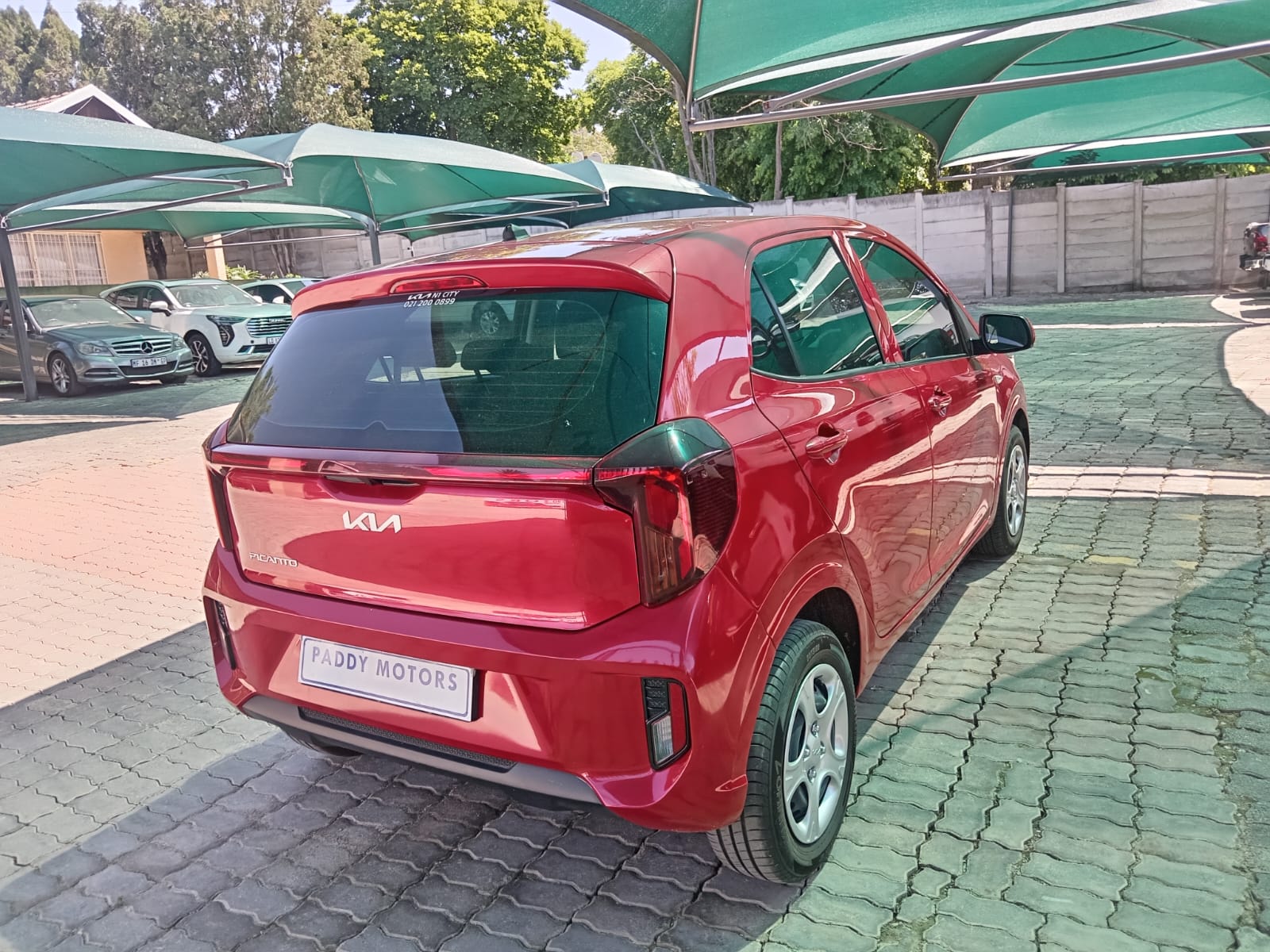 
								Kia Picanto 1.0 hatchback full									