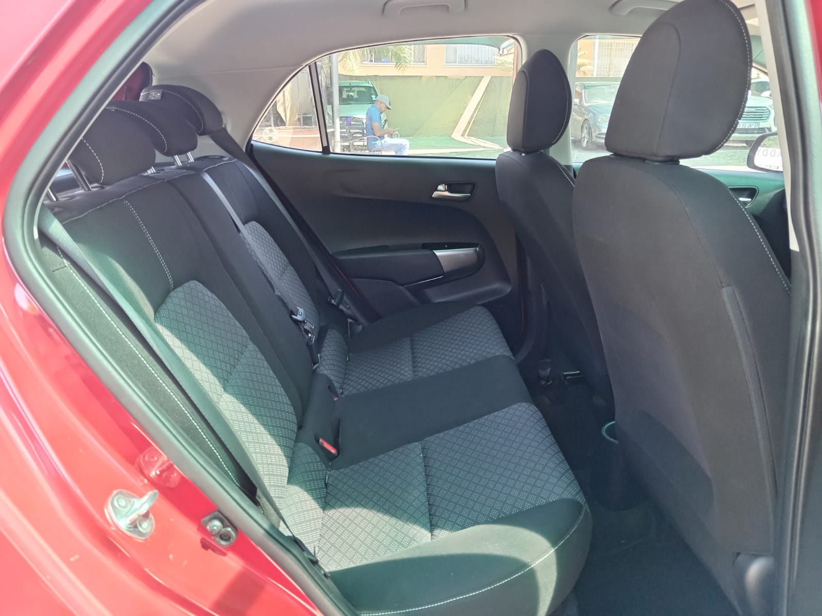 
								Kia Picanto 1.0 hatchback full									