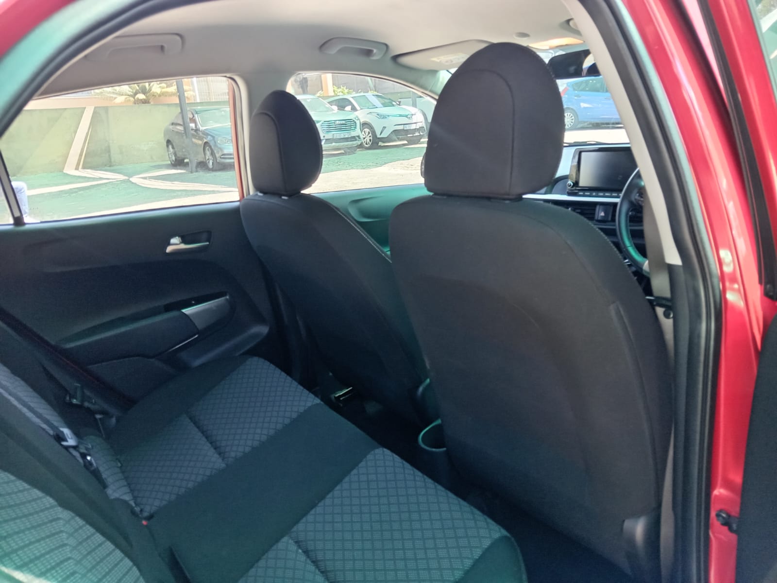 
								Kia Picanto 1.0 hatchback full									