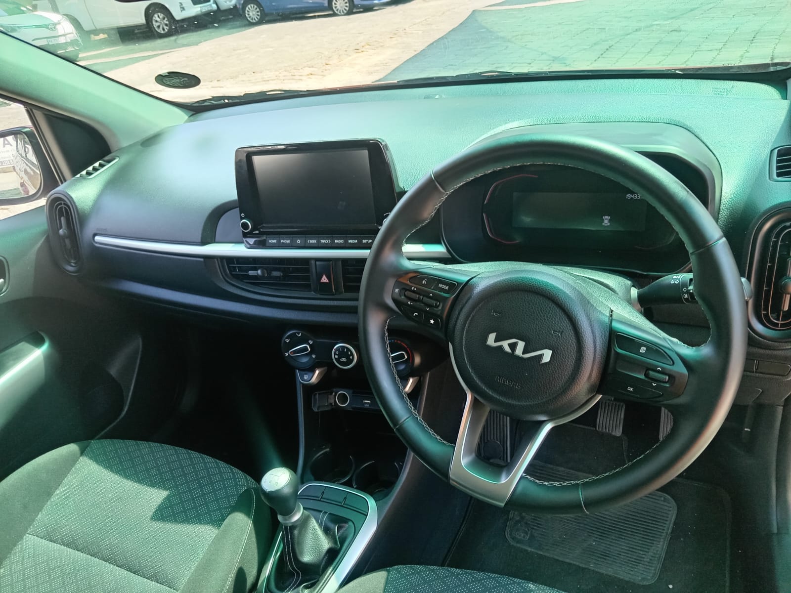 
								Kia Picanto 1.0 hatchback full									