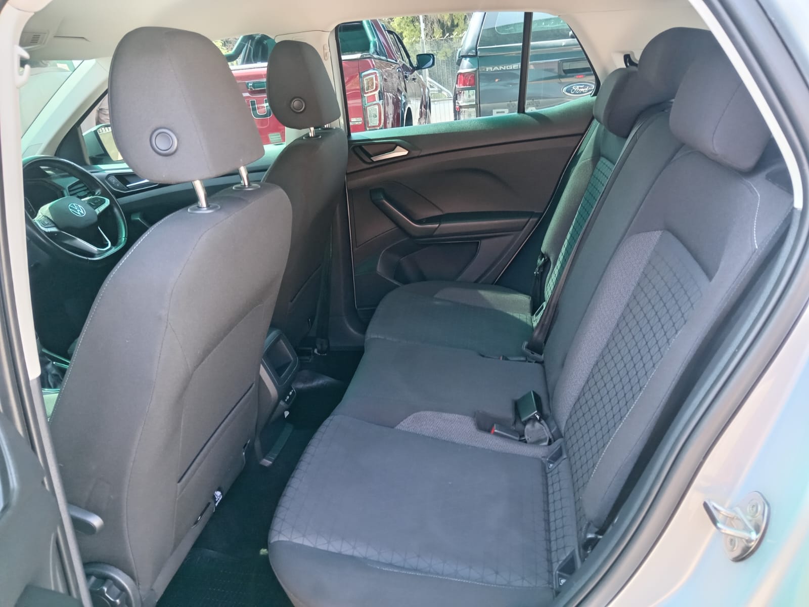 
								Volkswagen T-Cross 1.0 full									