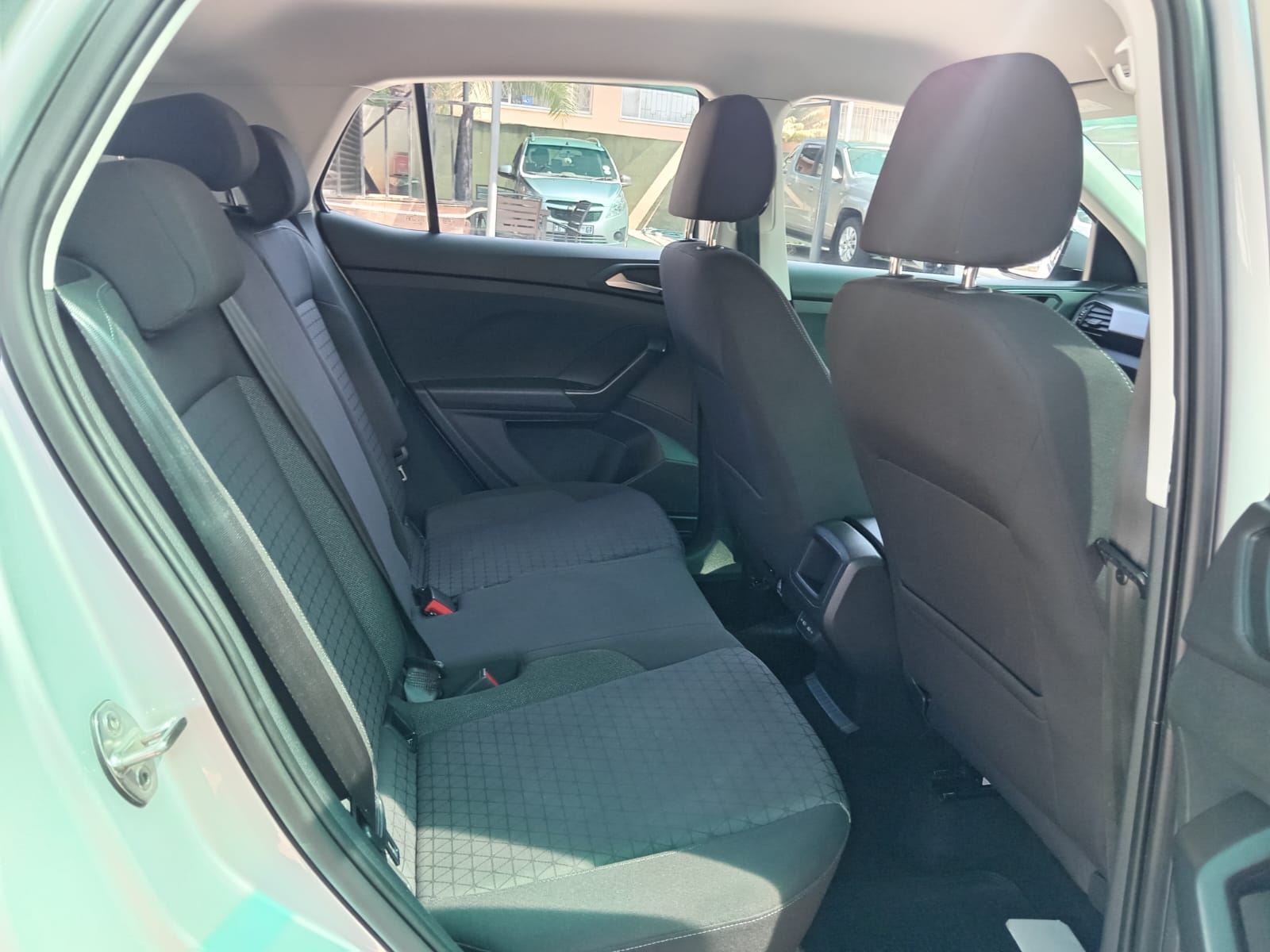 
								Volkswagen T-Cross 1.0 full									