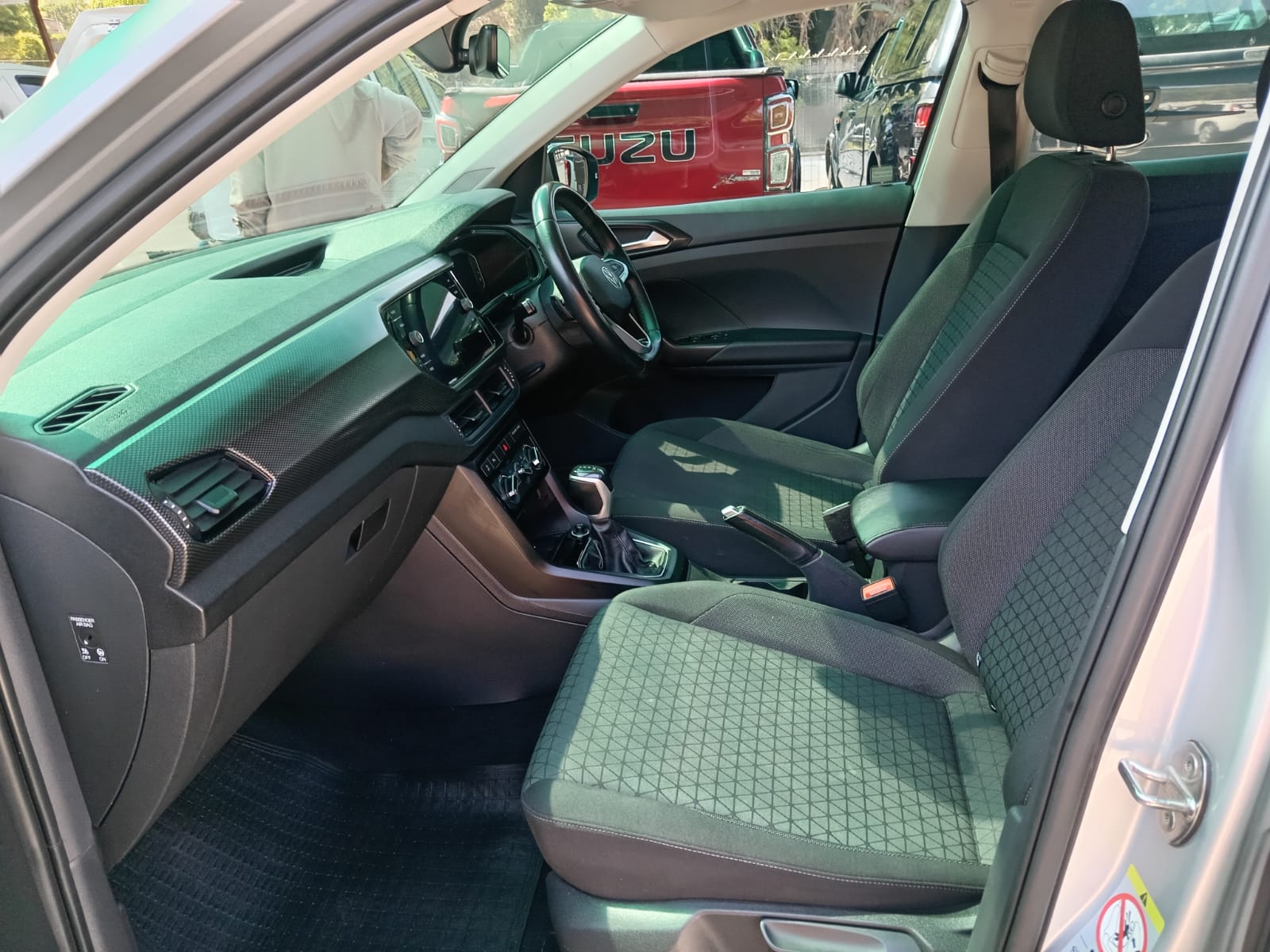 
								Volkswagen T-Cross 1.0 full									