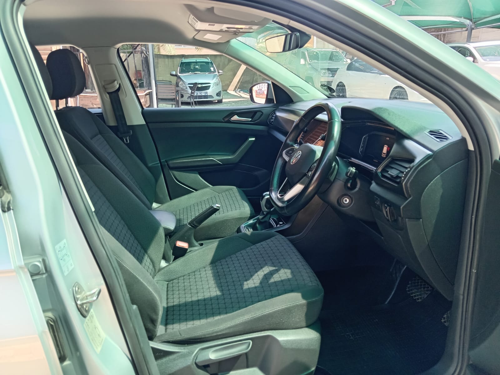 
								Volkswagen T-Cross 1.0 full									