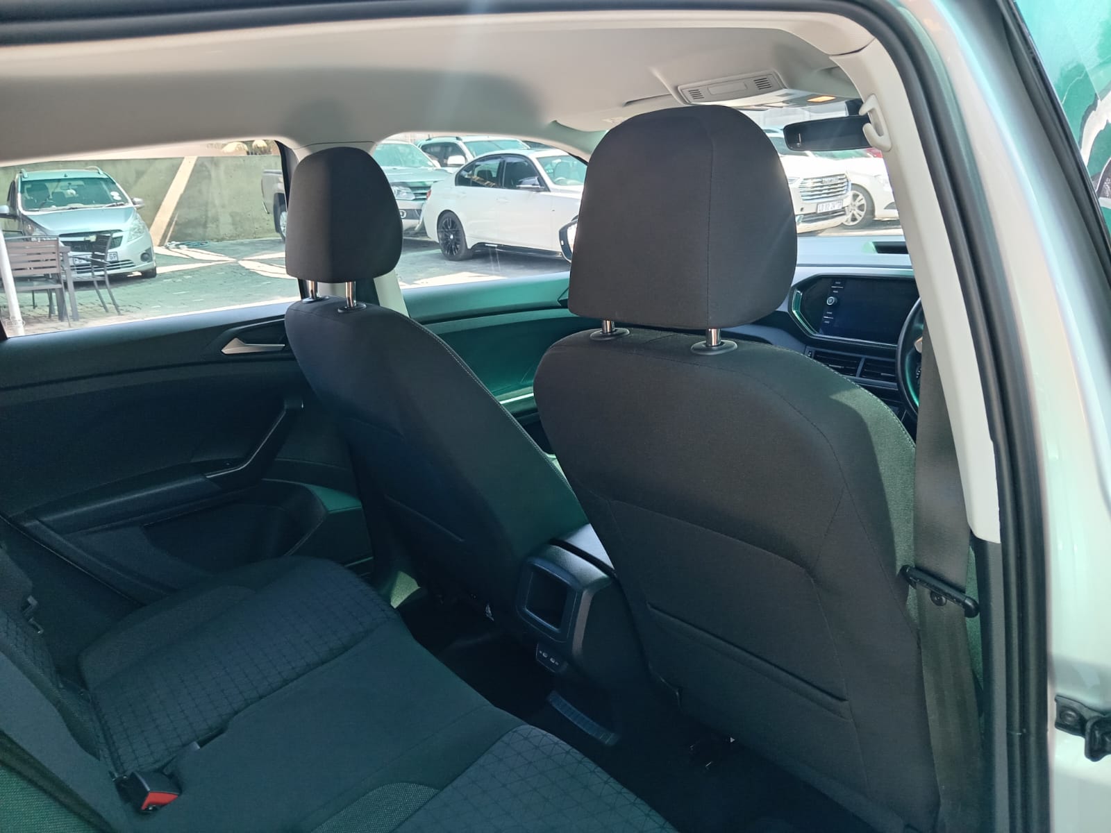 
								Volkswagen T-Cross 1.0 full									