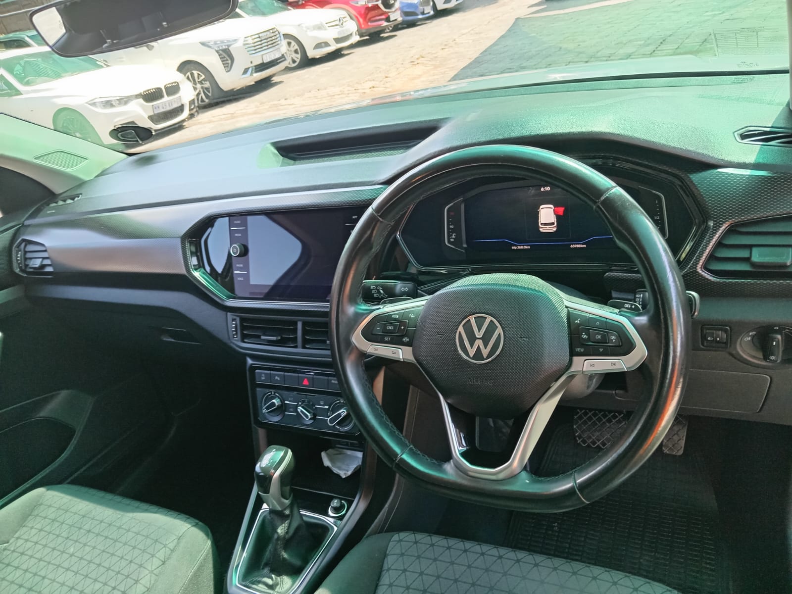 
								Volkswagen T-Cross 1.0 full									