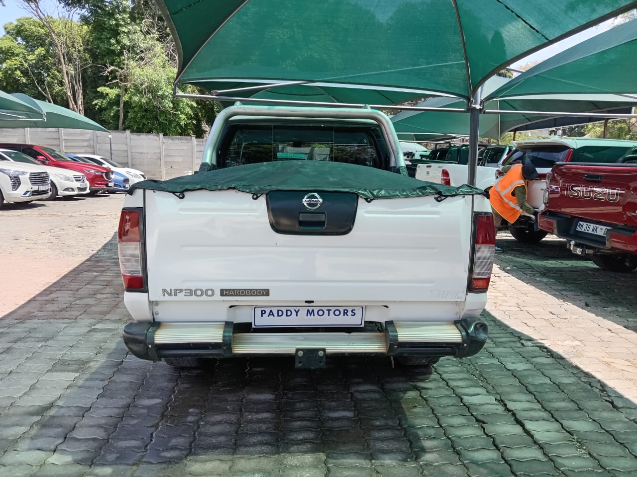 
								Nissan NP300 double cab 4X4 full									