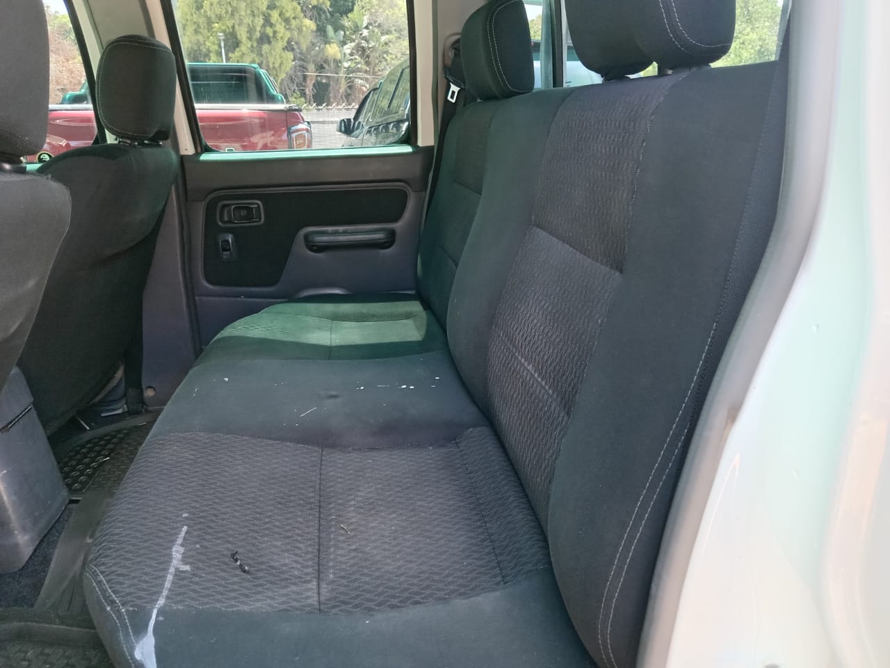 
								Nissan NP300 double cab 4X4 full									