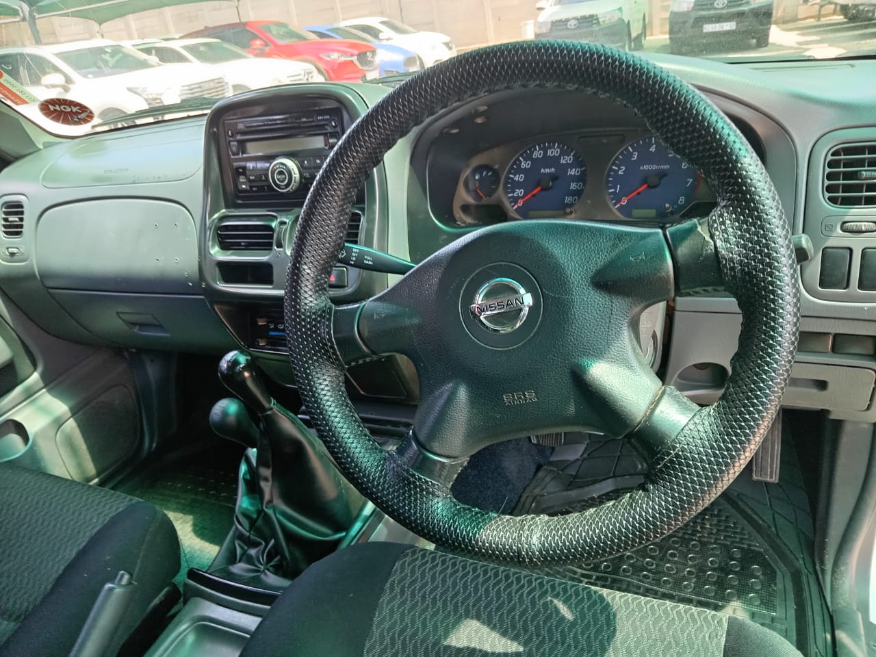 
								Nissan NP300 double cab 4X4 full									