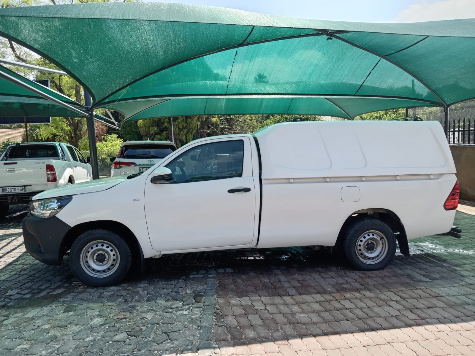 
								Toyota Hilux 2.4GD Single cab low base full									